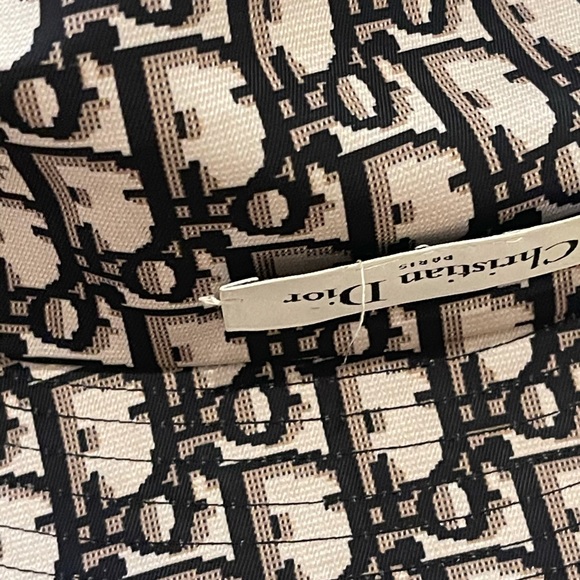 Worn twice , it’s almost new bought 3 months ago! 100% authentic - Picture 4 of 4